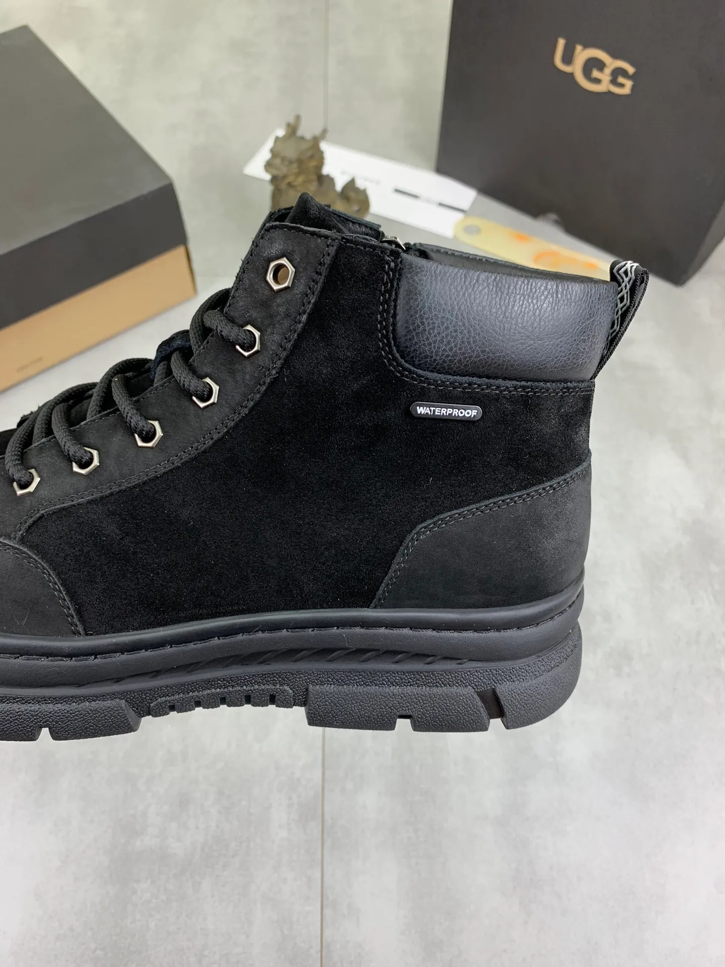 Men's Men's Shoes P620 [New Style] 💰 🆘 "Real Wool" [UGG] 👉 Popular men's shoes official website synchronization 🔰 Genuine quality [proud] is not comparable to the imitations in the general market 🌀 The upper is imported Italian frosted cowhide, and the lining: foot pad 🅰️ grade 🐑 real wool 👻 Only Grade A can show the effect The hand feels smooth and delicate 🔱The shoe shape is grand, only genuine factories can do it 🎄The perfect toughness of the original outsole 👻⬛️ can allow customers to say goodbye to one-time consumption. Real wool lining, super warm. Available in black or brown. Size: 38-44